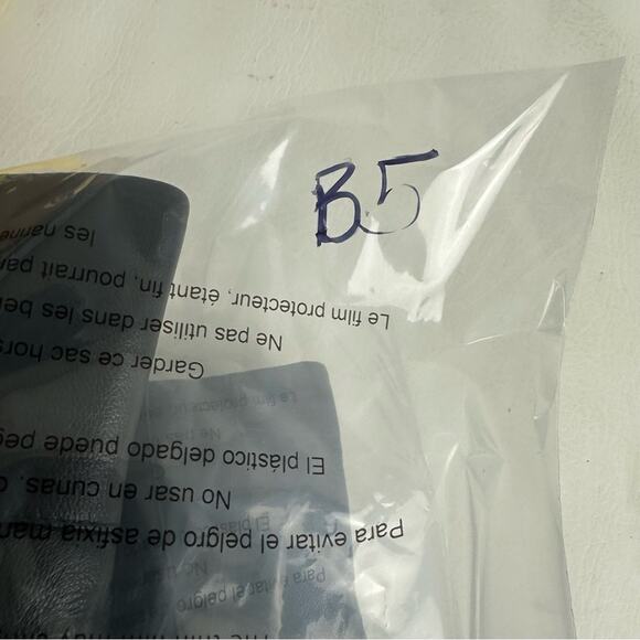 Very Volatile Womens Stacked Heeled Boots Black Leather Ankle Booties Size 6.5 - Picture 12 of 12